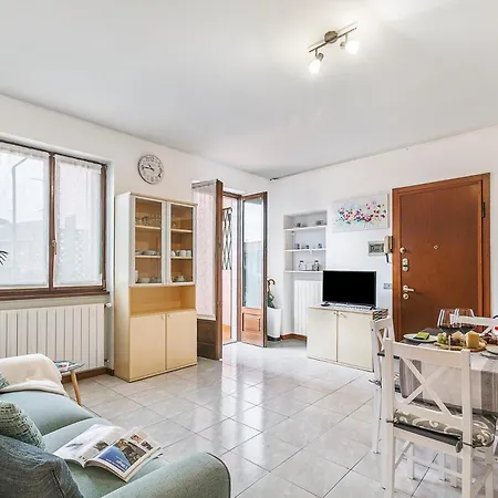 Petalo Bianco: 100m From Lake, Parking And Balcony - Happy * Бавено