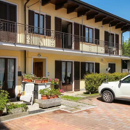Petalo Bianco: 100m From Lake, Parking And Balcony - Happy Апартаменты *