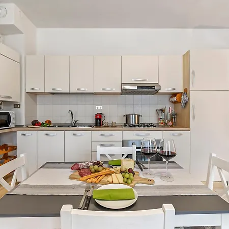 Petalo Bianco: 100m From Lake, Parking And Balcony - Happy * Бавено