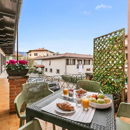 Petalo Bianco: 100m From Lake, Parking And Balcony - Happy Апартаменты *